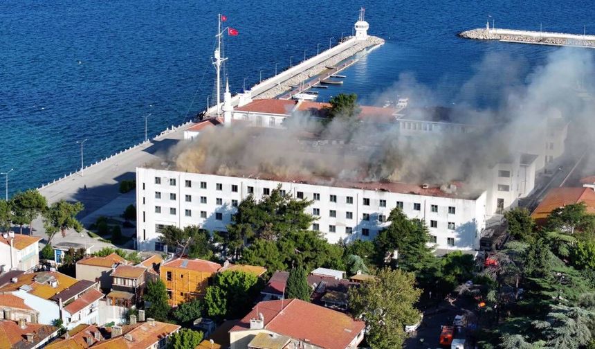 Heybeliada Deniz Harp Okulu’nda çıkan yangın söndürüldü