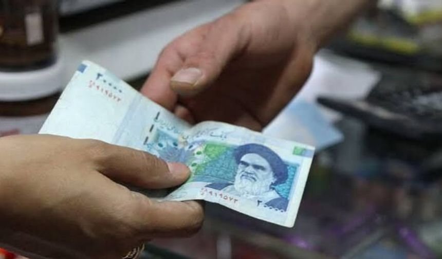 İran riyali, ABD yaptırımları öncesi geriledi