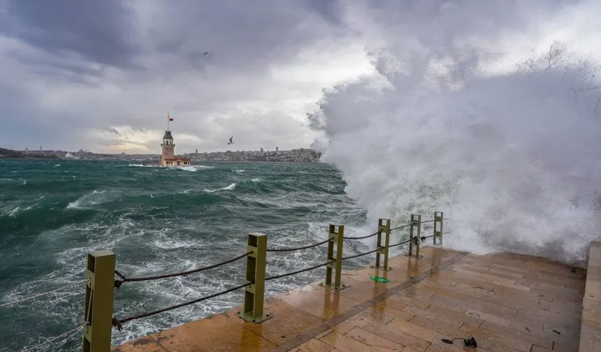İstanbul Valiliği kuvvetli rüzgar ve fırtınaya karşı uyardı