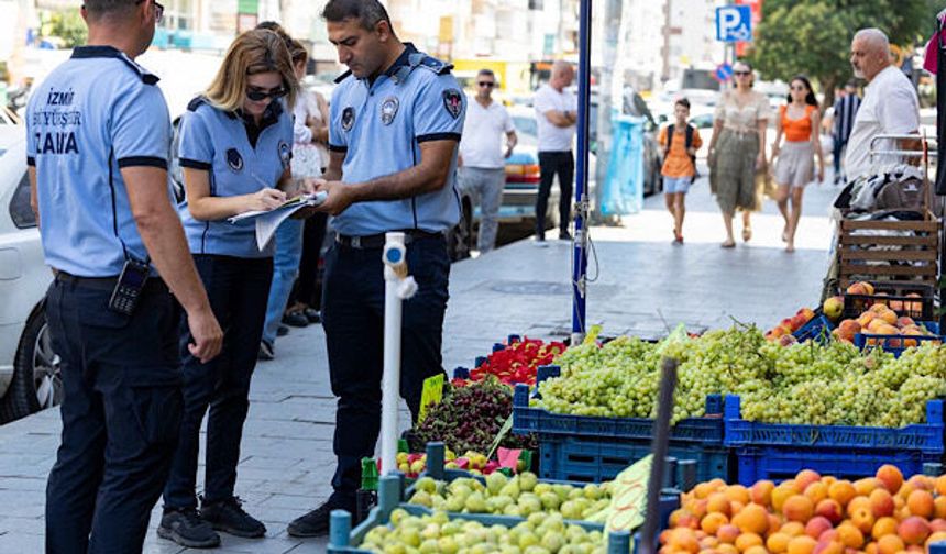 İzmir'de kaldırım işgallerine yönelik denetimler sıklaştırıldı