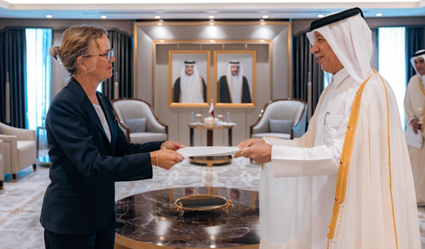 Katar Dışişleri Bakanı, İsveç'in Doha Büyükelçisi'nin güven mektubunu kabul etti