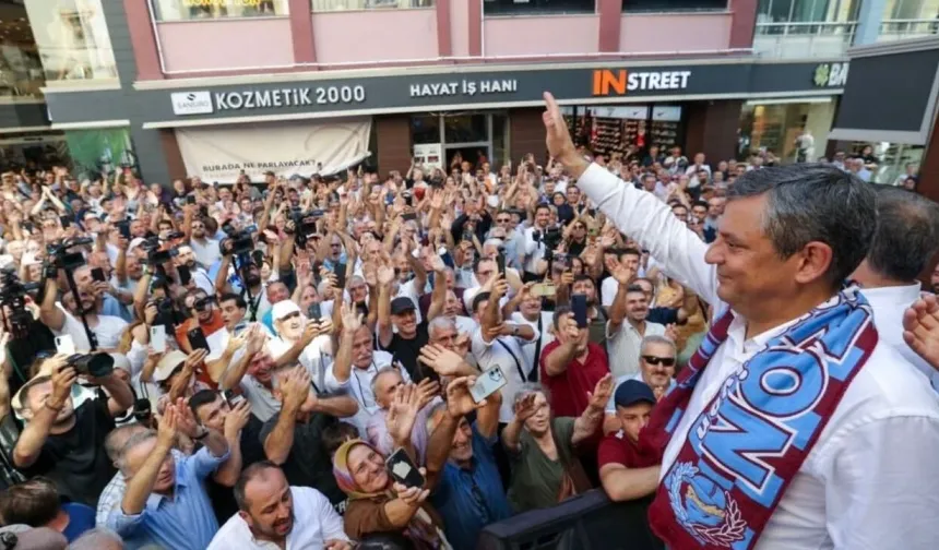 Özel, Trabzon'da esnaf ve vatandaşlarla buluştu