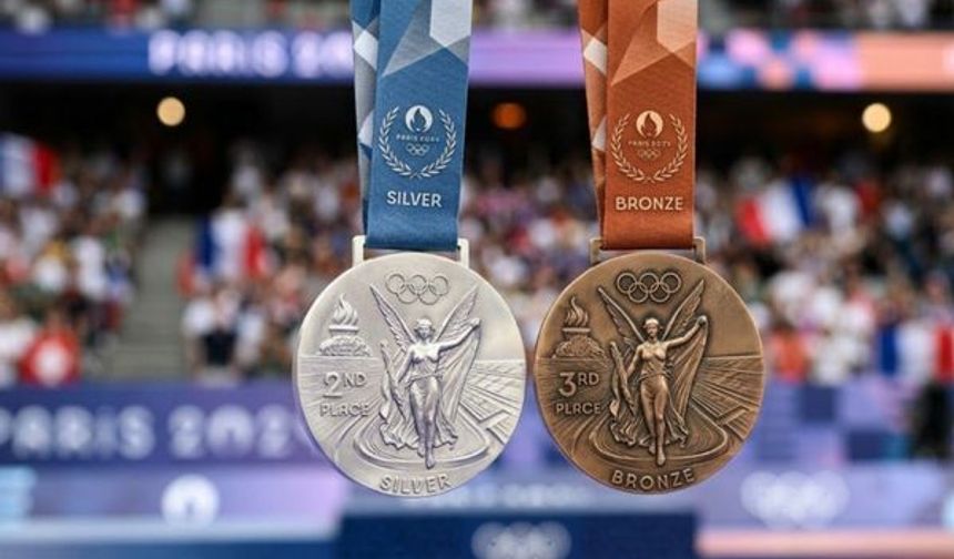 Türkiye'ye, atletizm 4x100 metre bayrak yarışlarında iki madalya