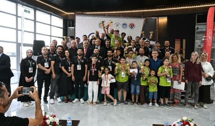Uluslararası Altın Kayısı Satranç Turnuvası sona erdi