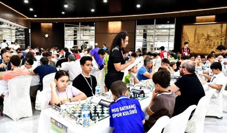 Uluslararası Altın Kayısı Satranç Turnuvası sürüyor