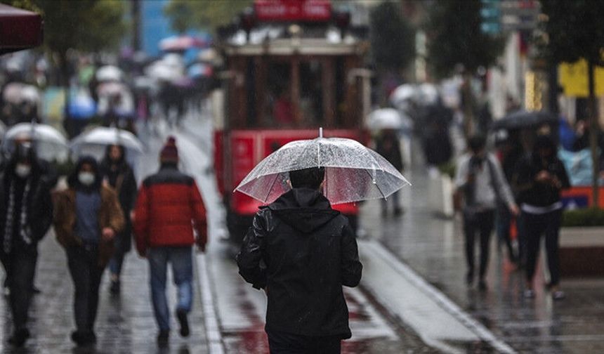 AKOM’dan İstanbul’a Sağanak Uyarısı: Sıcaklık 6–8 Derece Birden Düşecek!