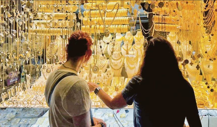 Altın 4.400 doların üzerine çıkarken petrol 100 dolar eşiğini aştı