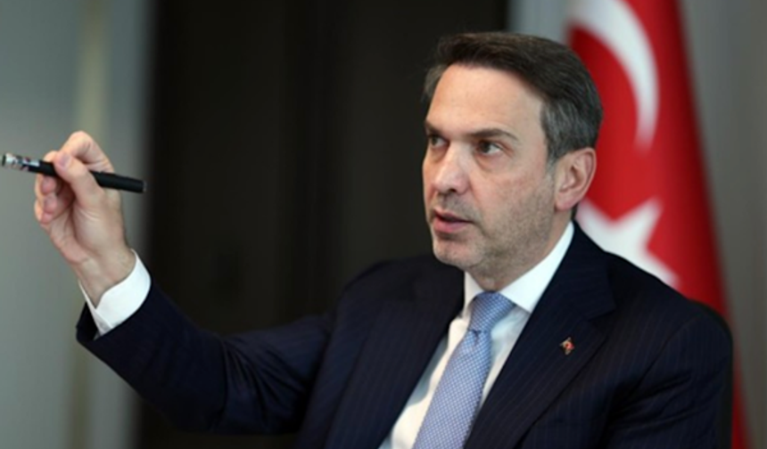 Bakan Bayraktar, şehit ailelerini ziyaret etti