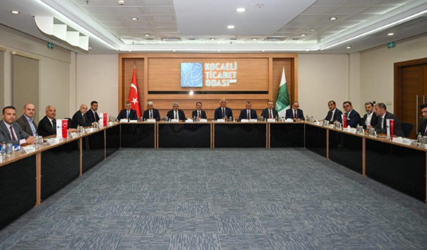 Bakan Ersoy, Kocaeli'de STK temsilcileriyle turizm toplantısına katıldı