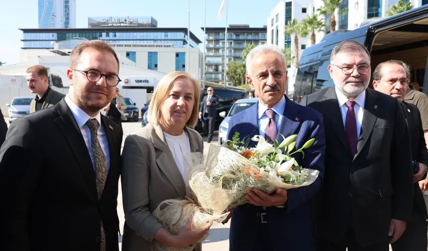 Bakan Uraloğlu, AK Parti İzmir İl Başkanlığı'nı ziyaret etti