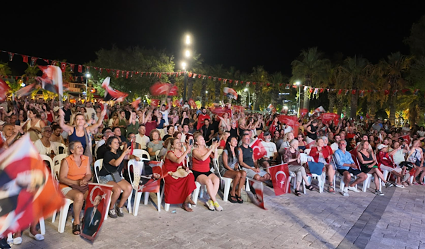 Bodrum'da Filenin Sultanları'nın Avrupa şampiyonluğu meydanlarda kutlandı