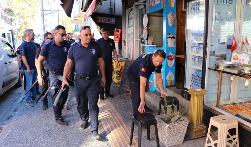 Edremit’te kaldırım işgallerine zabıta denetimi