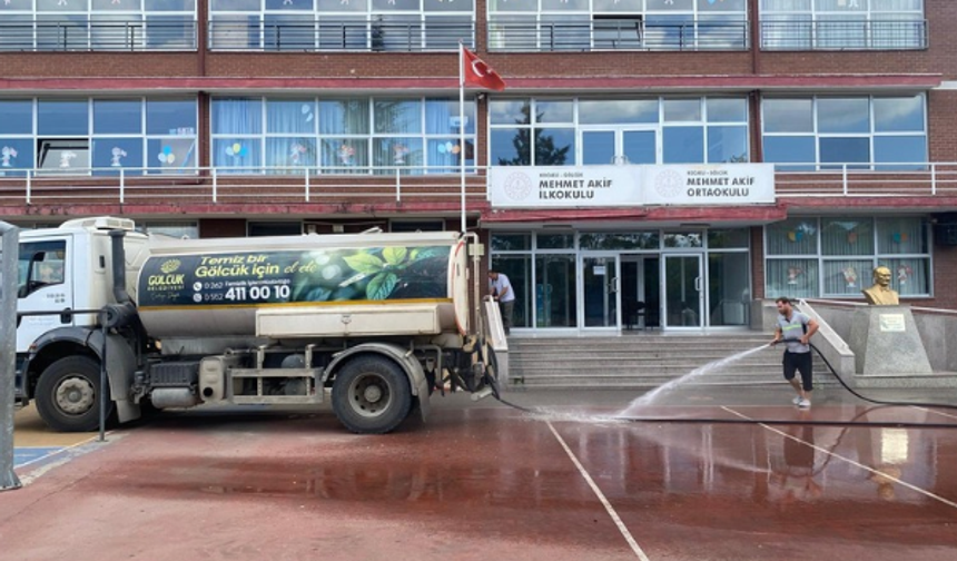 Gölcük'te okul bahçeleri yeni eğitim öğretim yılına hazır