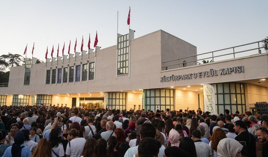 İEF'de tiyatro, stand-up ve müzikli gösteriler izleyicilerle buluşacak