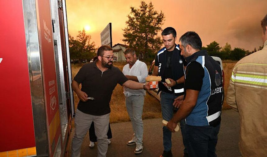 Kepez'den Antalya'daki yangın bölgesine araç, personel ve gıda desteği