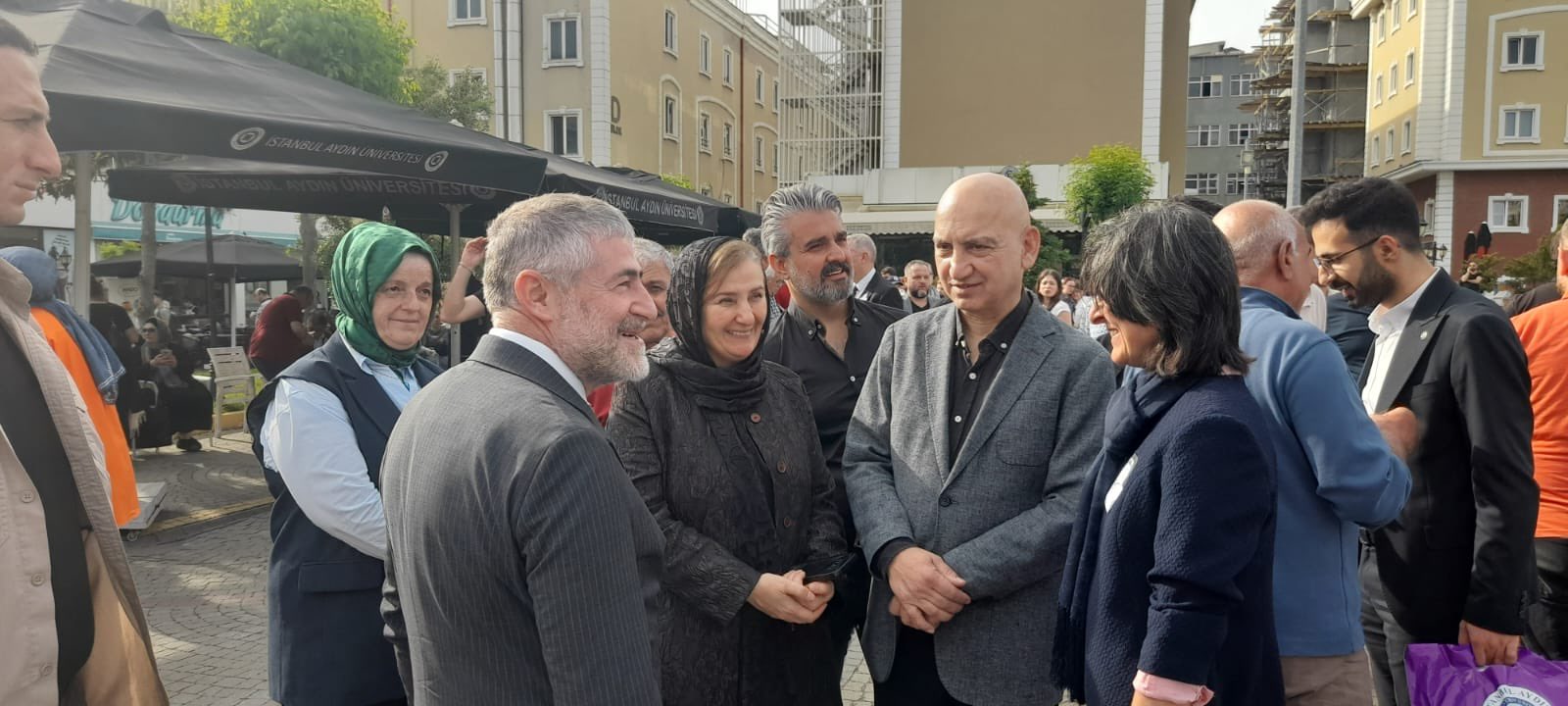 Gruj Ih J X M A A G0S M