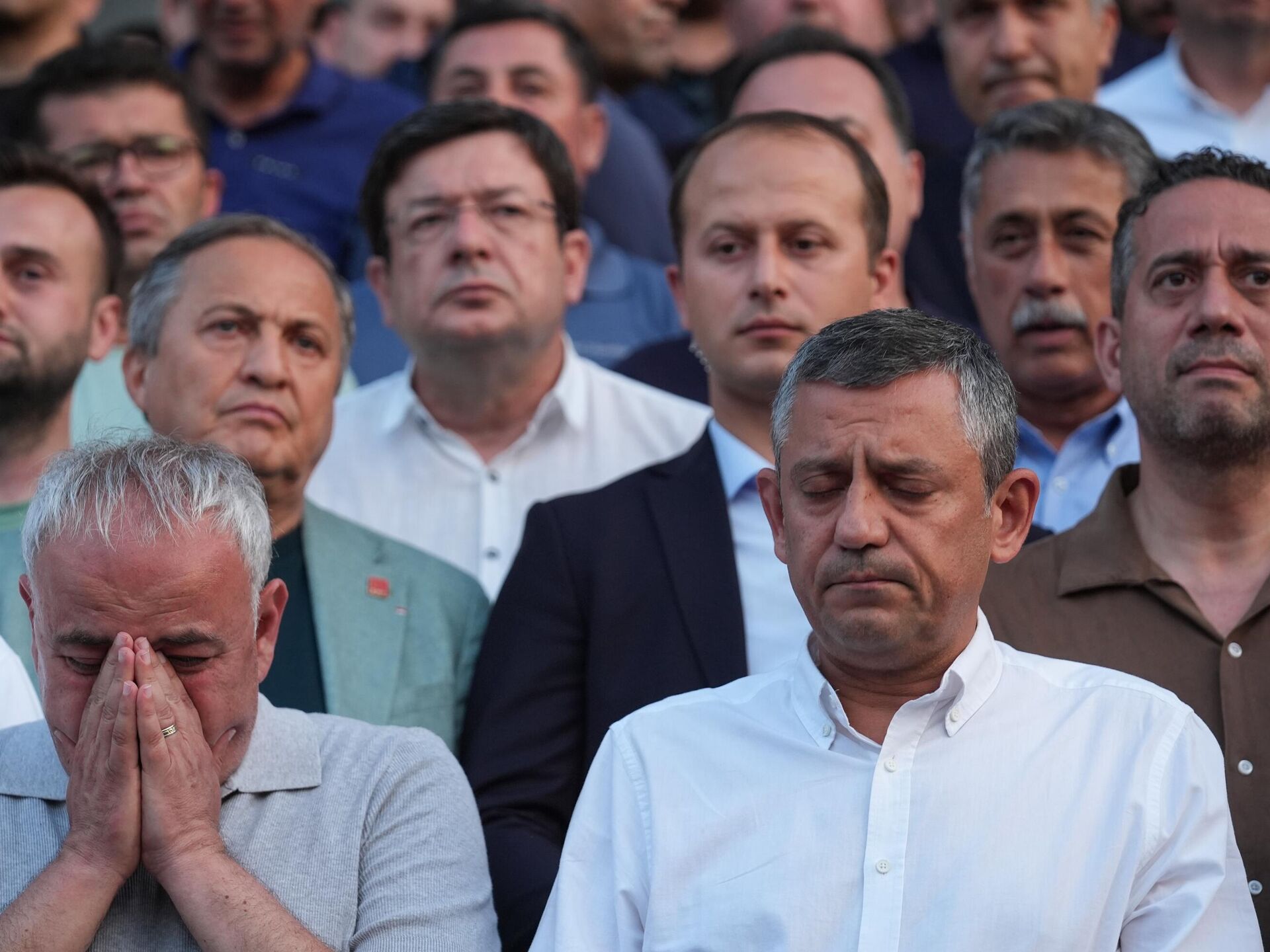 Özgür Özel Ben Aklımın Yarısını Kaybettim, Kalbimin Yarısını Kaybettim Isindetayi Haber