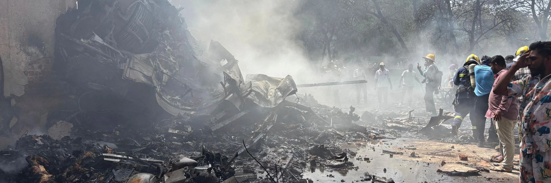 Plane Tragedy In India Passenger Plane Carrying 244 People Crashed In Residential Area News Isindetayi.com