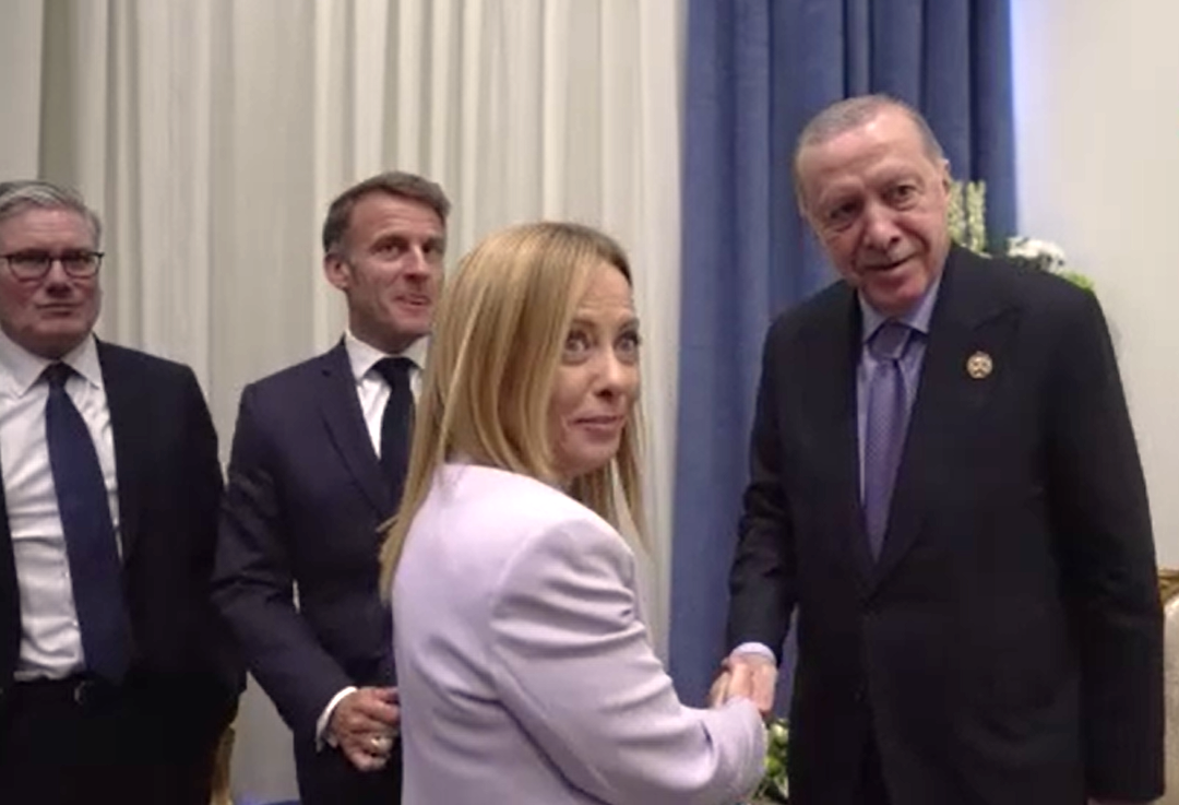 Erdoğan’dan Meloni’ye Sigara Uyarısı Diplomatik Zirvede Esprili Anlar Dünya Basınında Yankılandı Isindetayi Haber