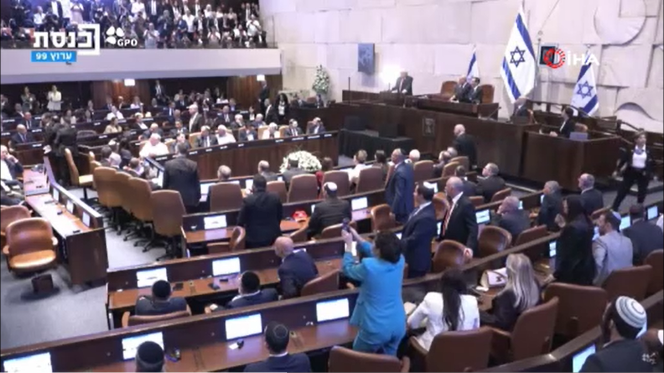 Trump, Knestte Protesto Edildi Isindetayi-1