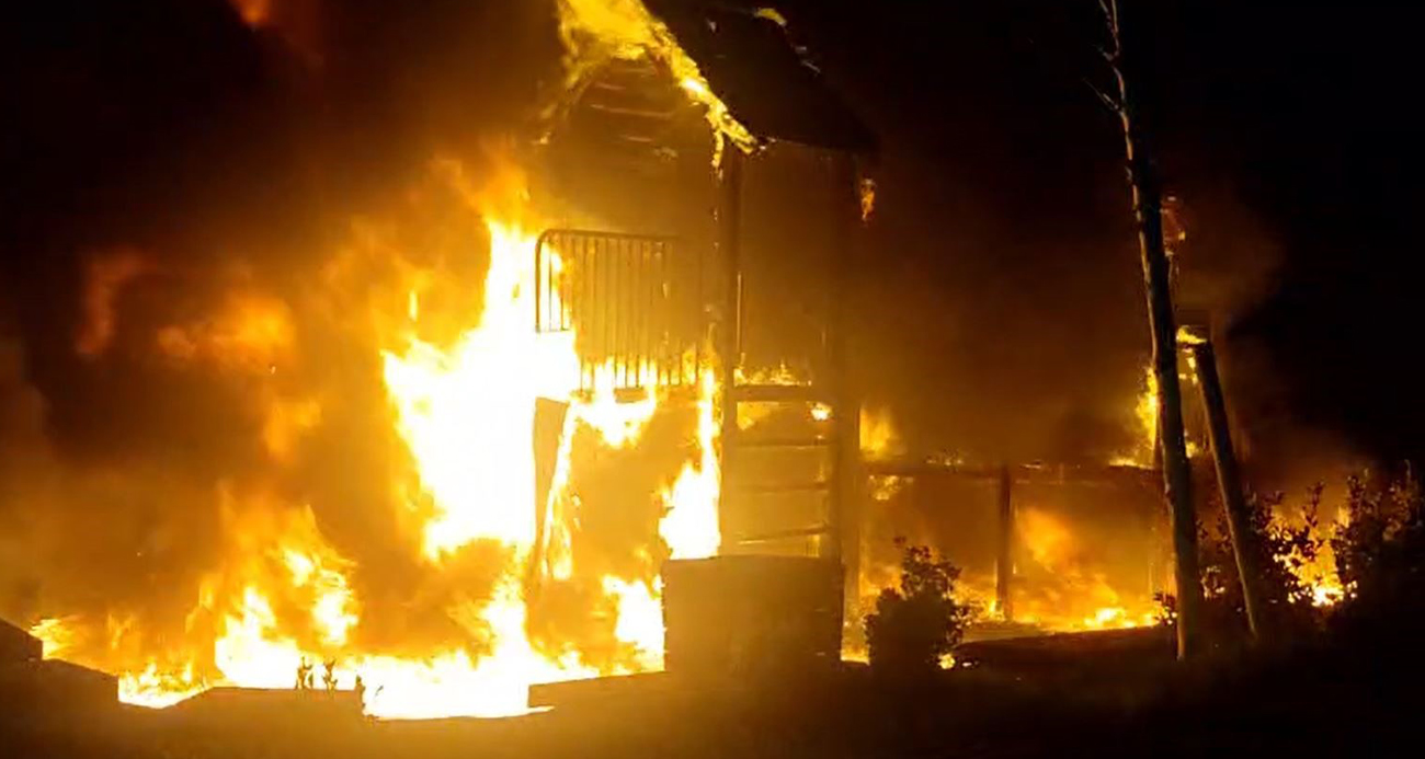 Beylikdüzü’nde Çocuk Parkı Alev Alev Yandı Isindetayi