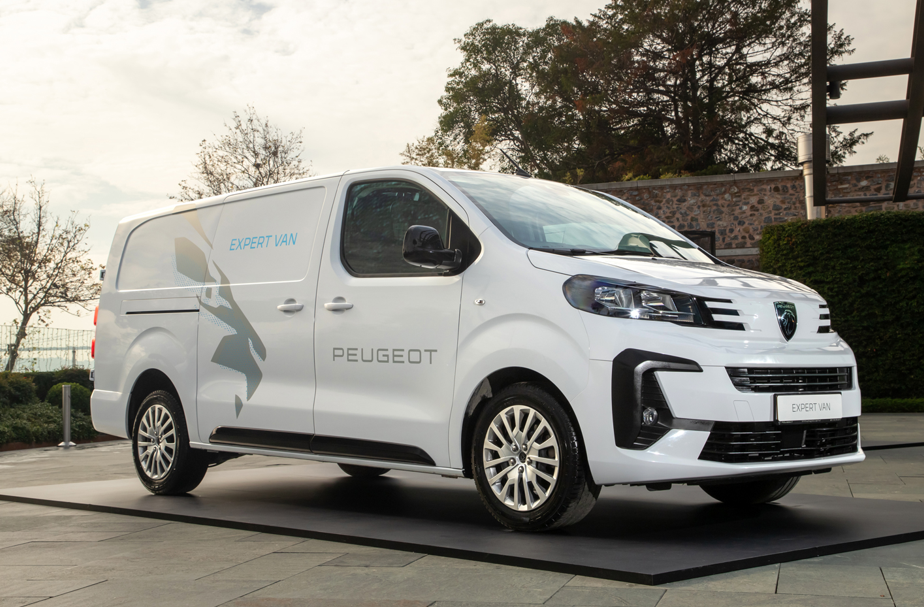 Yerli̇ Üreti̇m Peugeot Expert Traveller Yollara Çikiyor! Otodetay Isindetayi