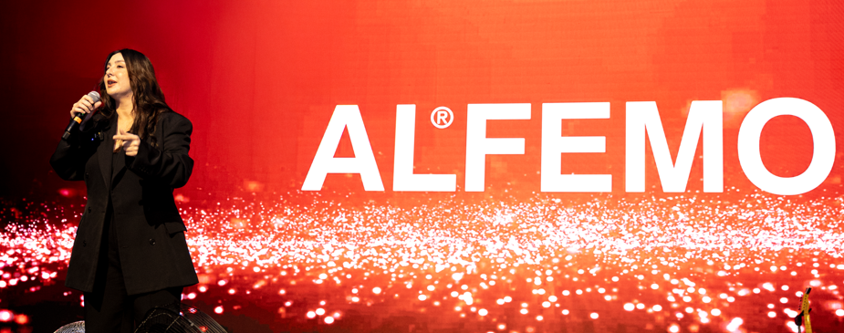 Alfemo’nun Gecesine Katılan Yasemin Sakallıoğlu “Bir Yere Gidiyorsam Orayı On Olana Kadar Bırakmam” Haber Isindetayi