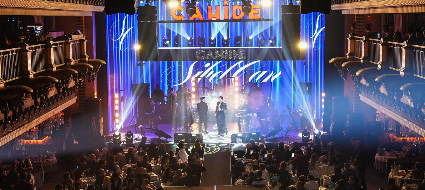 Si̇bel Can, Zarafeti̇yle Göz Kamaştirdi! Haber Isindetayi