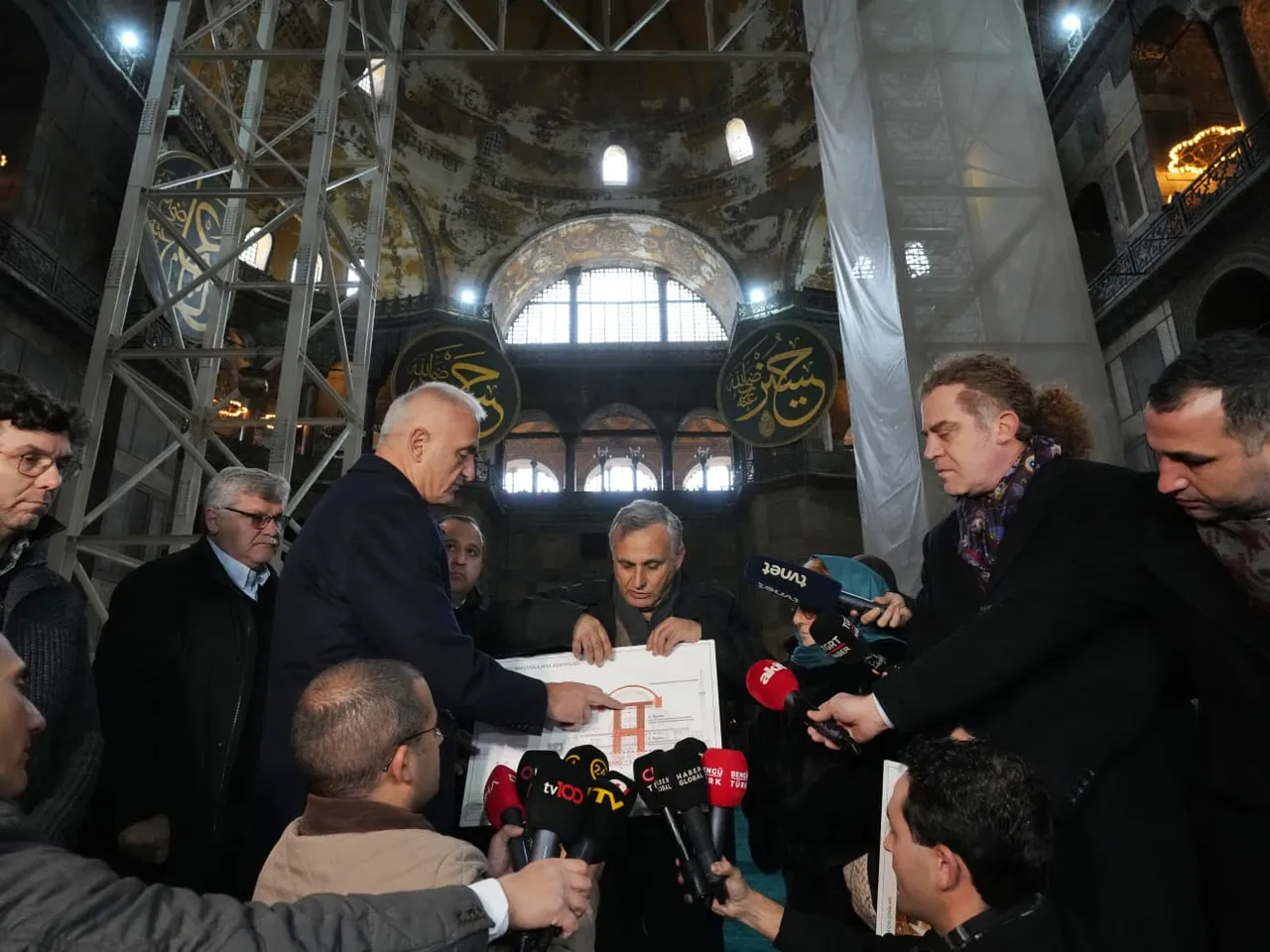Bakan Ersoy Açıkladı Ayasofya’da Süreç Devam Ediyor, Sultanahmet’te Çalışmalar Tamamlandı Haber Isindetayi