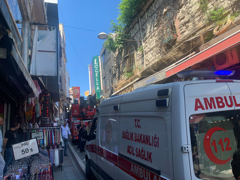 Kapalıçarşı’da Kumaş Deposunda Yangın Paniği Haber Isindetayi