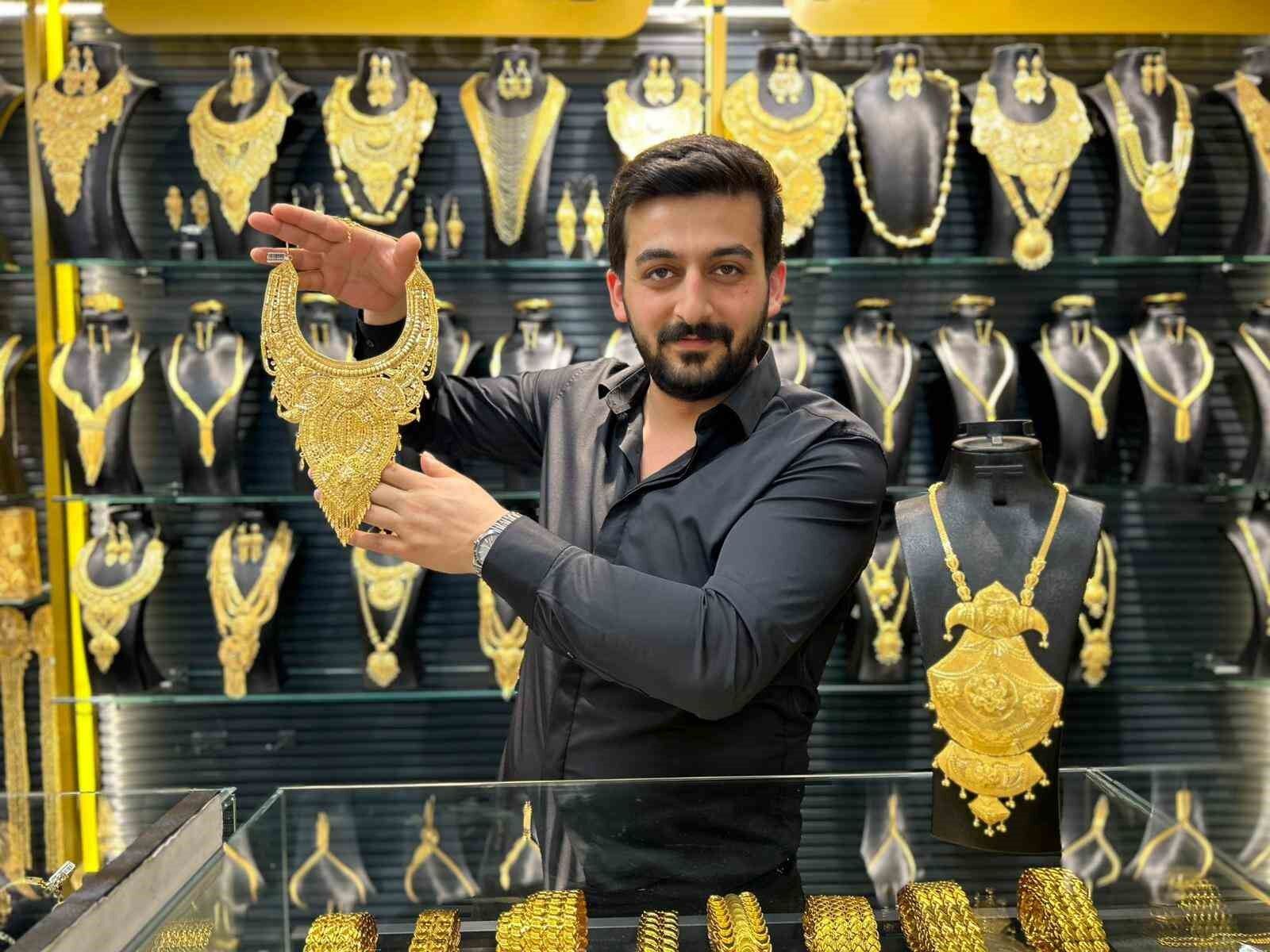 Van’da düğün yapanların yeni tercihi altın görünümlü setler