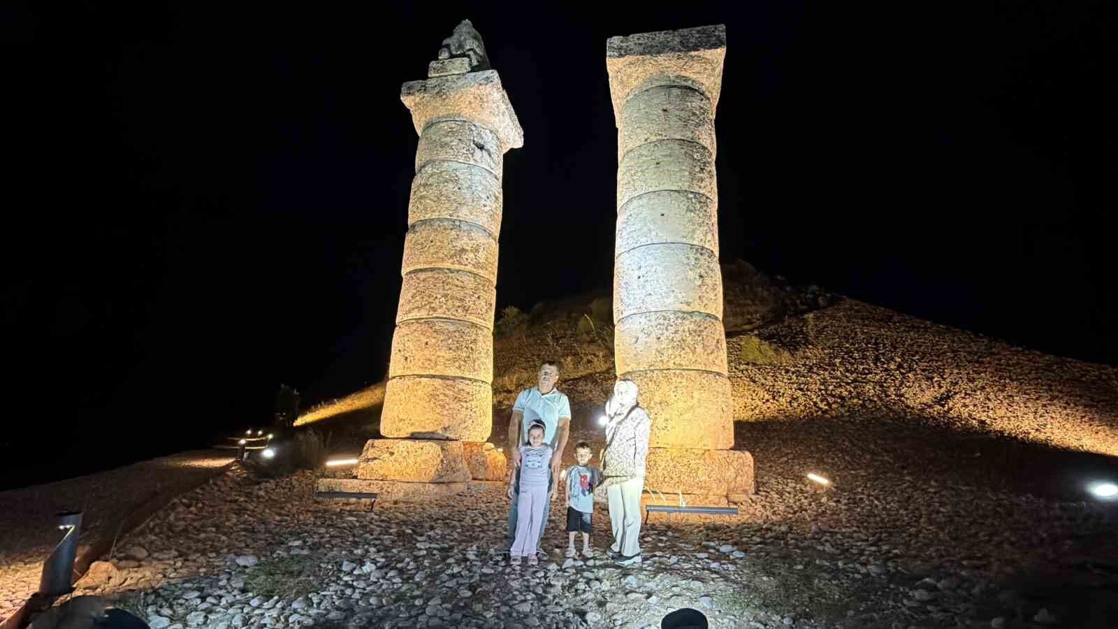 Kraliçeler Mezarlığı Gece De Ziyarete Açıldı Haber Isindetayi
