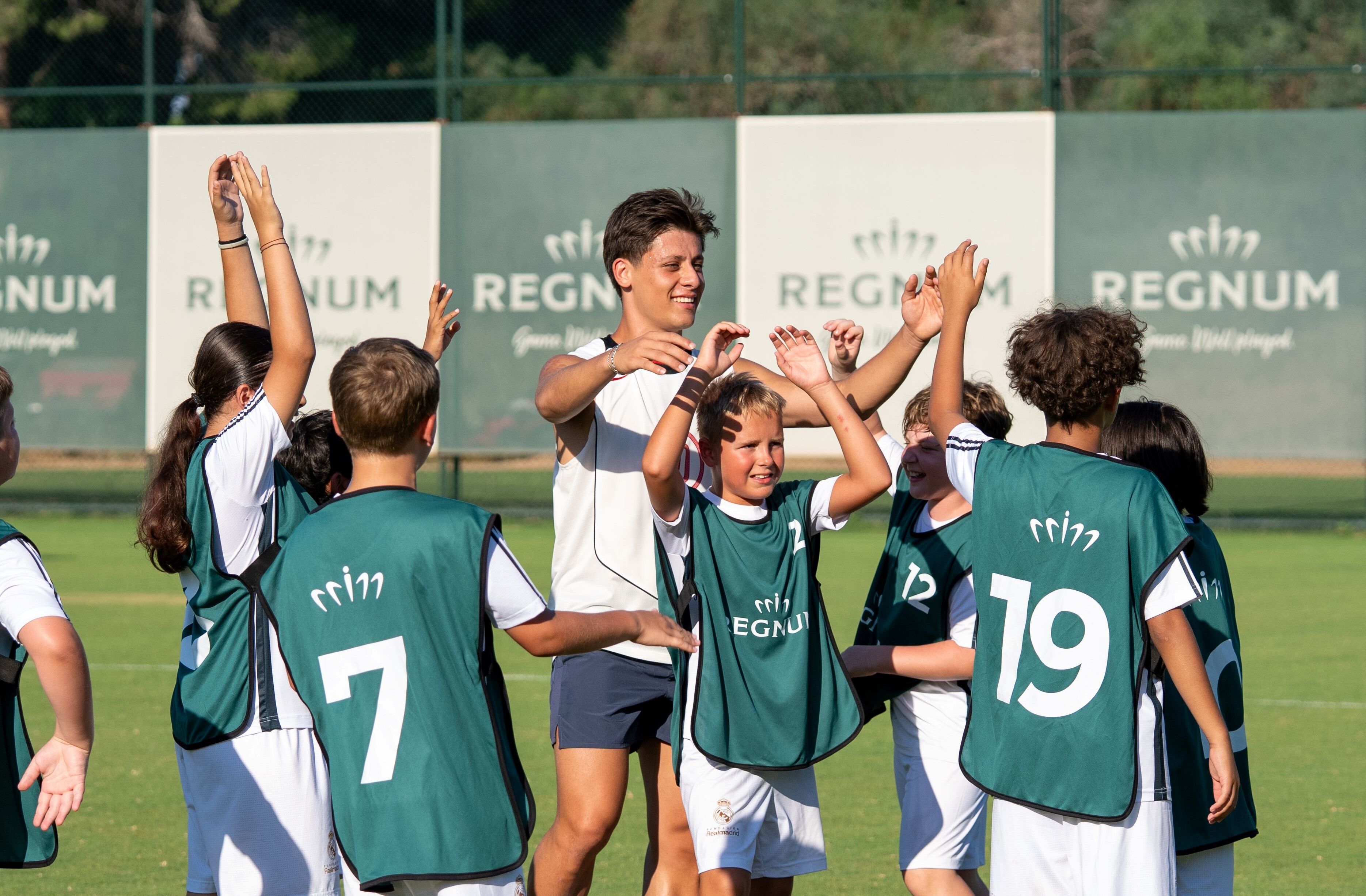 Milli Yıldız Arda Güler Real Madrid Foundation Football Clinic Antalya'da Genç Futbolcularla Bir Araya Geldi Isindetayi Haber