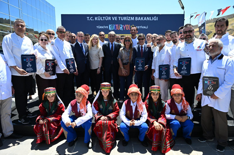 VAN’DA DOKUZ GÜN SÜRECEK KÜLTÜR, SANAT VE LEZZET ŞÖLENİ BAŞLADI