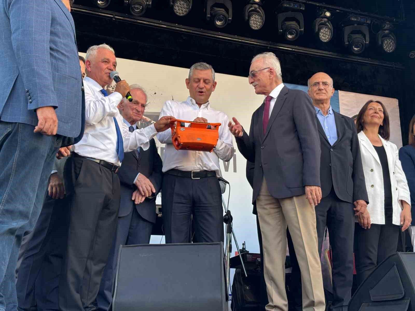 Yeni̇ Parti Genel Başkanı Özel Birlikte Yeni Bir Yola Çıktık Haber Isindetayi