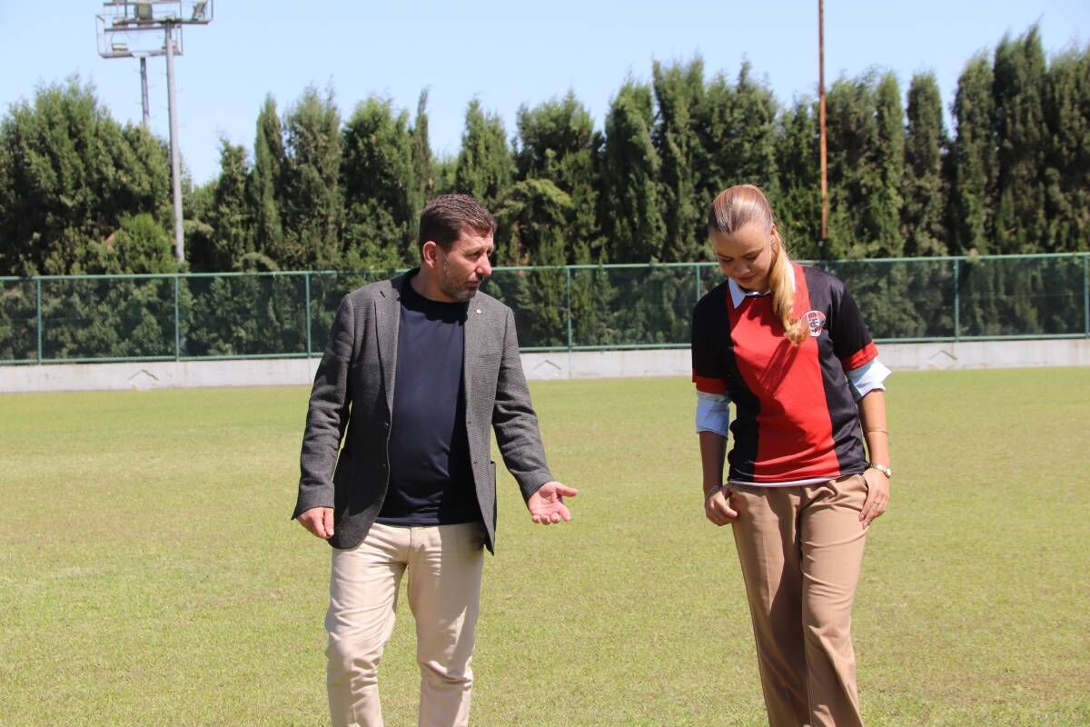 22 Yaşında Tarihi Görev Zeynep Mestan Turgutluspor’un Teknik Direktörü Haber Isindetayi