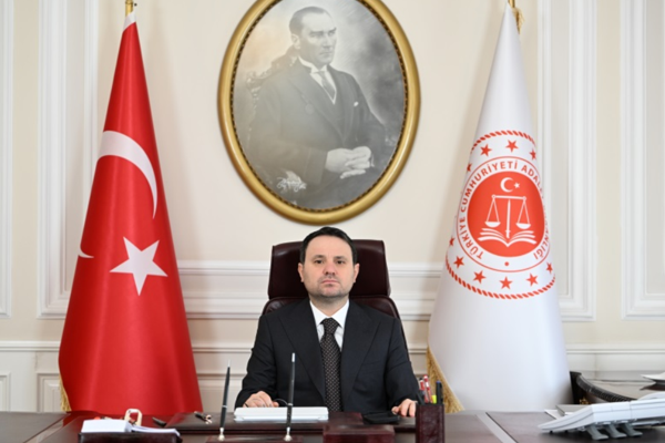 Gürlek'ten kazada hayatını kaybeden polis için başsağlığı mesajı