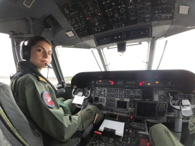 Gökyüzünde Bir Ilk Türk Deniz Kuvvetleri’nin Ilk Kadın Uçak Pilotu Isindetayi Haber