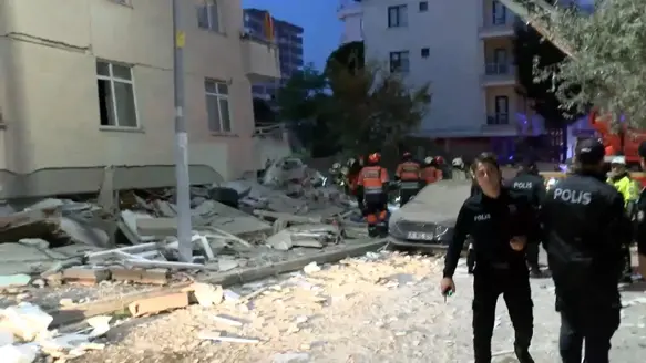 İstanbul'da 7 Katlı Binanın 3 Katı Çöktü Arama Kurtarma Çalışmaları Aralıksız Devam Ediyor Isindetayi Gundem